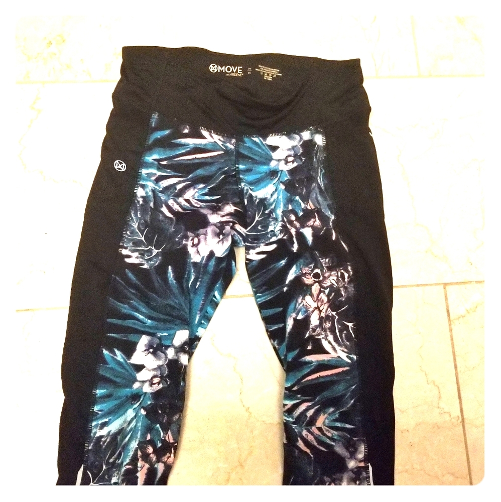 Cropped workout pants